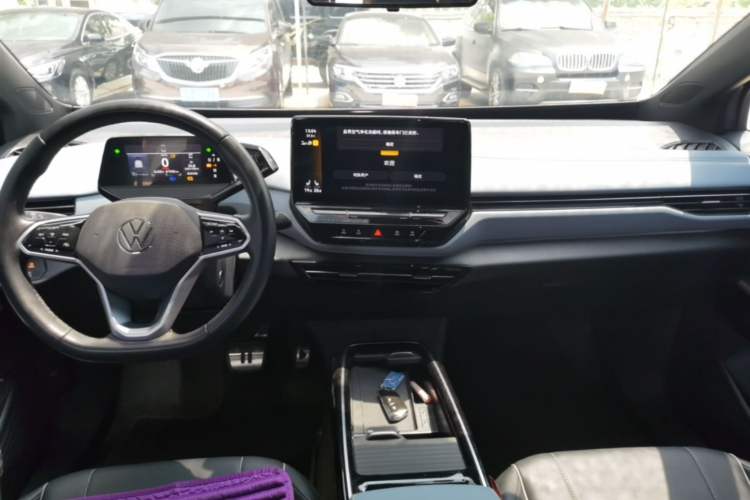 Used Volkswagen ID.4 X 2023 Pure Smart Edition Center Console