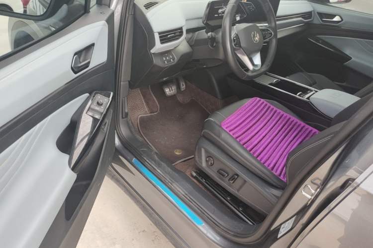 Used Volkswagen ID.4 X 2023 Pure Smart Edition Driver Seat