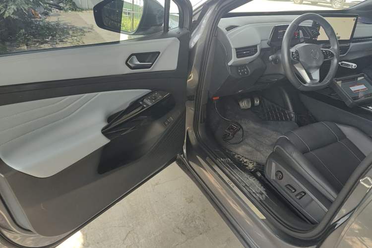Used Volkswagen ID.4 X 2023 Pure Smart Edition Driver Seat