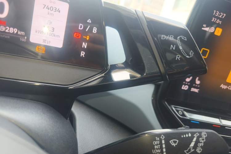Used Volkswagen ID.4 X 2023 Pure Smart Edition Gear Lever