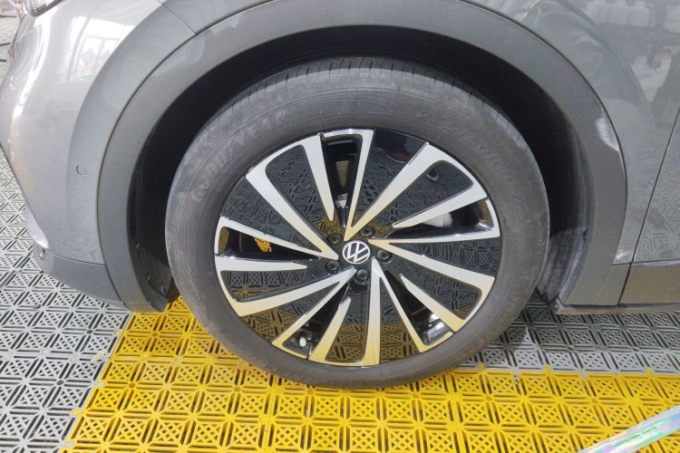 Used Volkswagen ID.4 X 2023 Pure Long-Range Version Left Front Wheel Hub