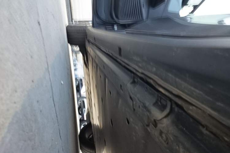 Used Volkswagen ID.4 X 2023 Ultra-Intelligent Long-Range Version Left Side Sill