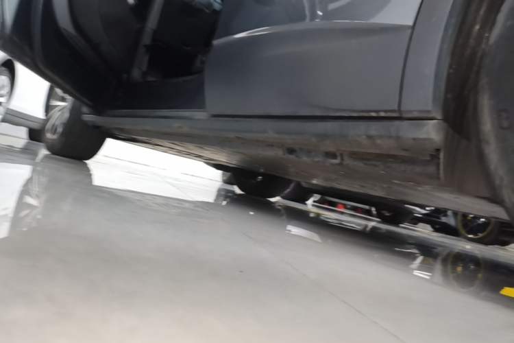 Used Volkswagen ID.4 X 2023 Upgraded Model Pure Long-Range Version Left Side Sill