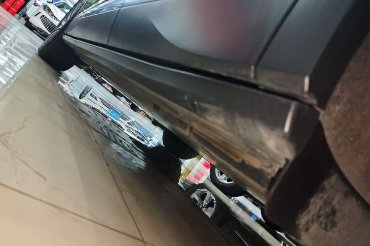 Used Volkswagen ID.4 X 2023 Smart Enjoyment Long-Range Version Left Side Sill