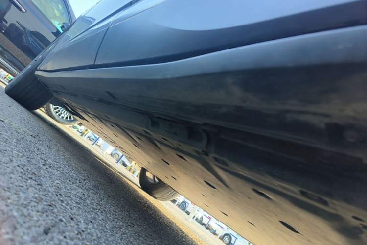 Used Volkswagen ID.4 X 2023 Ultra-Intelligent Long-Range Version Left Side Sill