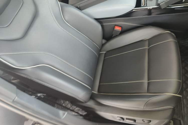 Used Volkswagen ID.4 X 2023 Pure Smart Edition Right Front Seat