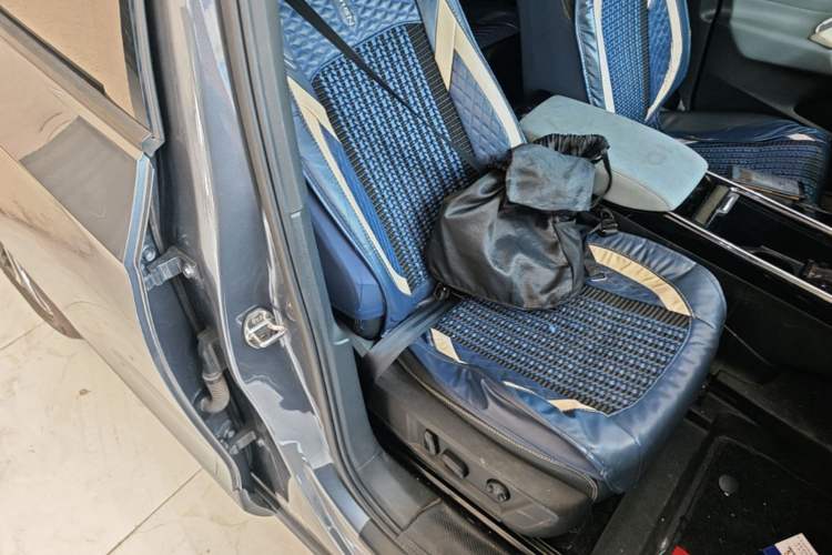 Used Volkswagen ID.4 X 2023 Pure Smart Edition Right Front Seat