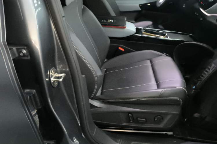 Used Volkswagen ID.4 X 2023 Pure Smart Edition Right Front Seat