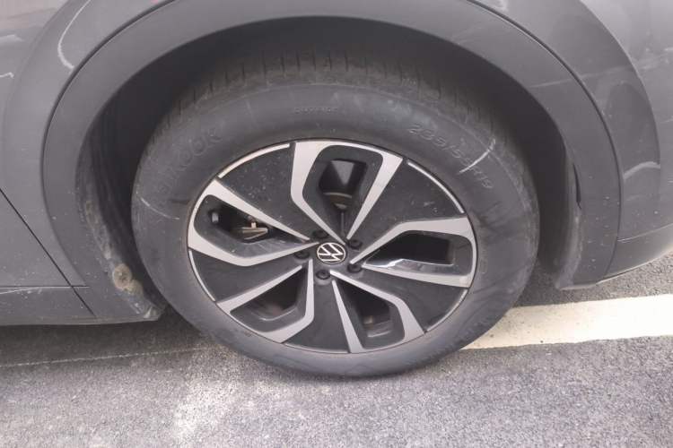 Used Volkswagen ID.4 X 2023 Pure Smart Edition Right Front Wheel Hub