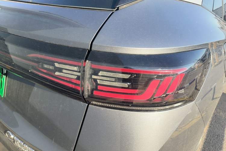 Used Volkswagen ID.4 X 2023 Ultra-Intelligent Long-Range Version Right Rear Taillight