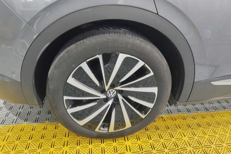 Used Volkswagen ID.4 X 2023 Pure Long-Range Version Right Rear Wheel Hub