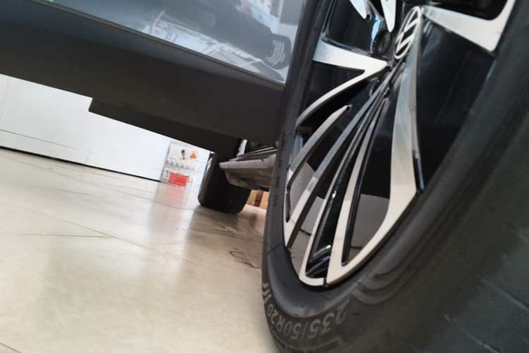 Used Volkswagen ID.4 X 2023 Upgraded Model Pure Long-Range Version Right Side Sill