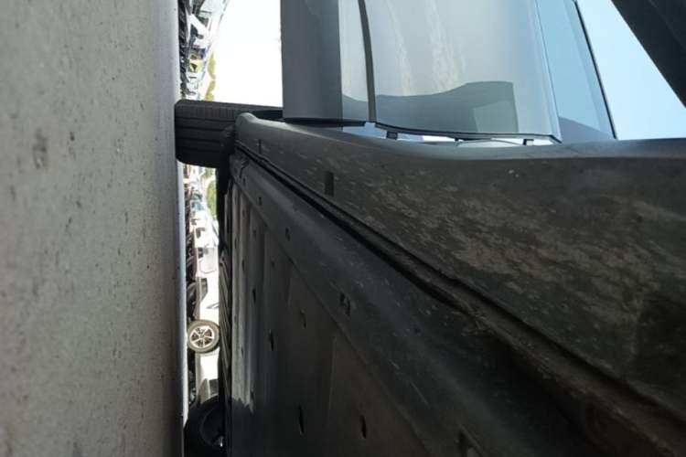 Used Volkswagen ID.4 X 2023 Ultra-Intelligent Long-Range Version Right Side Sill