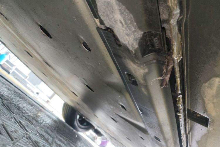 Used Volkswagen ID.4 X 2023 Pure Long-Range Version Right Side Sill