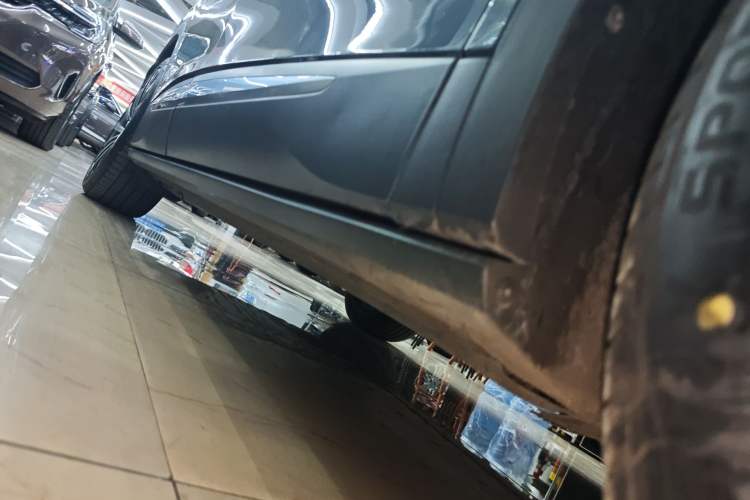 Used Volkswagen ID.4 X 2023 Smart Enjoyment Long-Range Version Right Side Sill