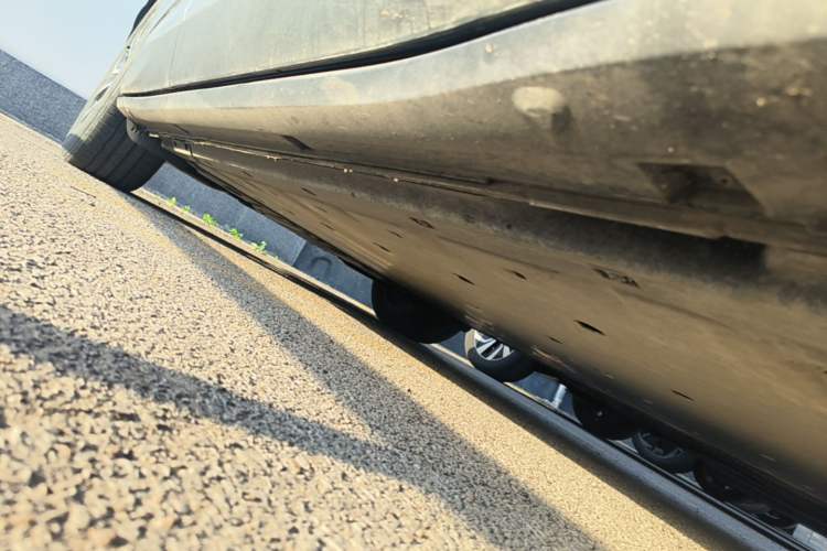Used Volkswagen ID.4 X 2023 Ultra-Intelligent Long-Range Version Right Side Sill
