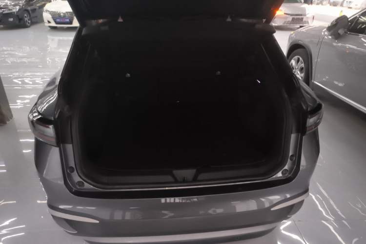 Used Volkswagen ID.4 X 2023 Pure Smart Edition Trunk
