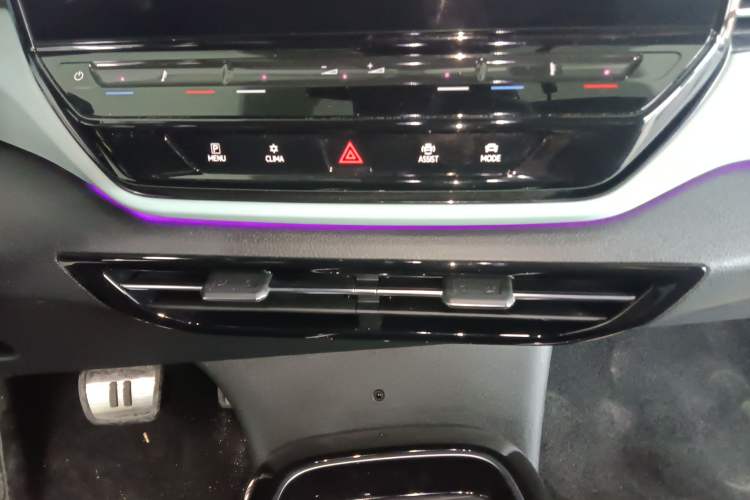 Used Volkswagen ID.4 X 2023 Ultra-Intelligent Long-Range Version Audio And AC Panel