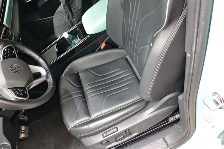 Used Volkswagen ID.4 X 2023 Pure Long-Range Version Left Front Seat