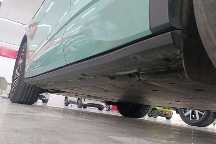 Used Volkswagen ID.4 X 2023 Ultra-Intelligent Long-Range Version Left Side Sill