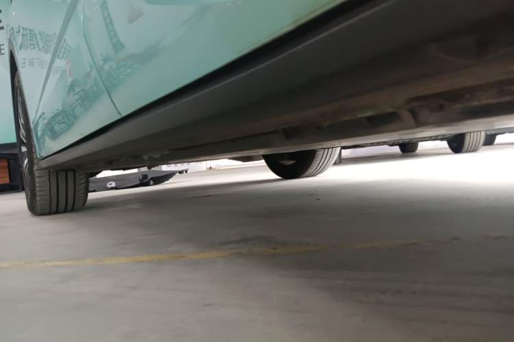 Used Volkswagen ID.4 X 2023 Ultra-Intelligent Long-Range Version Left Side Sill
