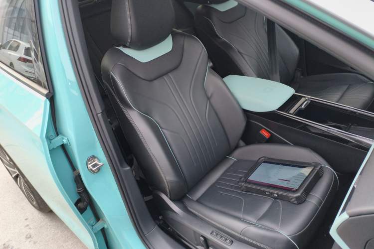Used Volkswagen ID.4 X 2023 Ultra-Intelligent Long-Range Version Right Front Seat