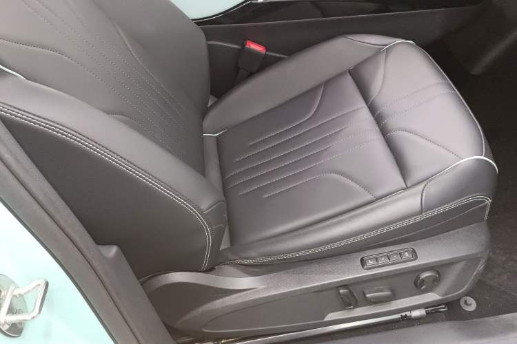 Used Volkswagen ID.4 X 2023 Ultra-Intelligent Long-Range Version Right Front Seat