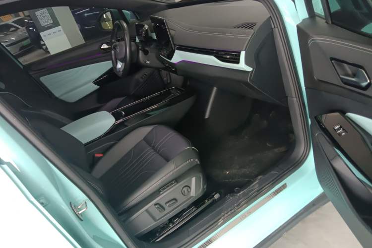 Used Volkswagen ID.4 X 2023 Ultra-Intelligent Long-Range Version Right Front Seat