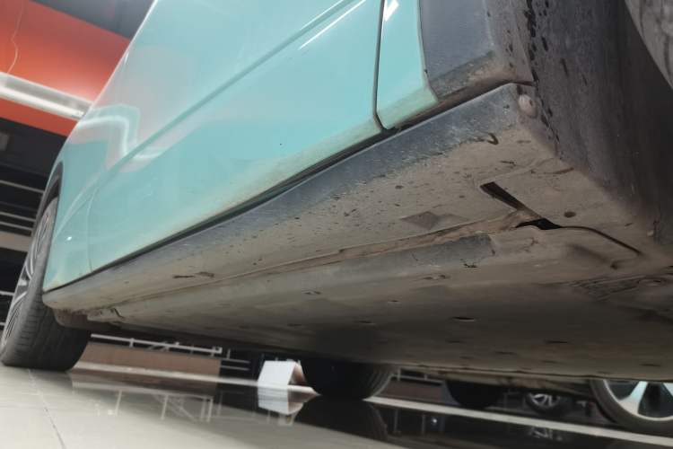 Used Volkswagen ID.4 X 2023 Ultra-Intelligent Long-Range Version Right Side Sill