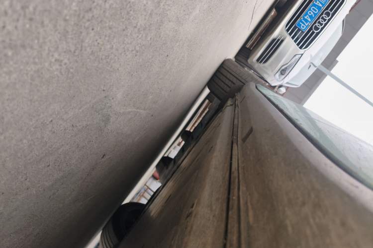 Used Volkswagen ID.4 X 2023 Ultra-Intelligent Long-Range Version Right Side Sill