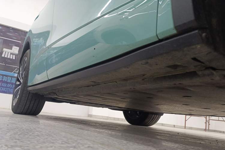 Used Volkswagen ID.4 X 2023 Ultra-Intelligent Long-Range Version Right Side Sill