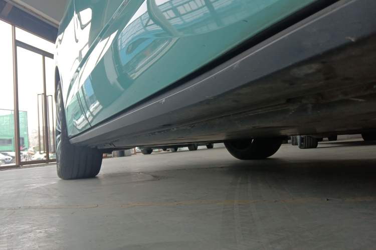 Used Volkswagen ID.4 X 2023 Ultra-Intelligent Long-Range Version Right Side Sill
