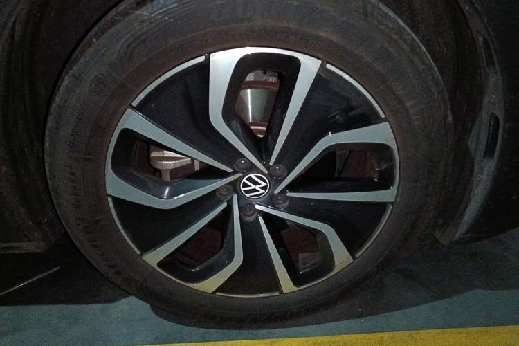 Used Volkswagen ID.4 X 2023 Pure Smart Edition Right Front Wheel Hub