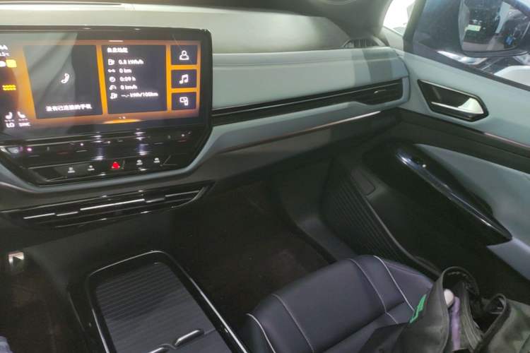 Used Volkswagen ID.4 X 2023 Pure Smart Edition Audio And AC Panel