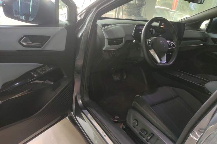 Used Volkswagen ID.4 X 2023 Pure Smart Edition Driver Seat