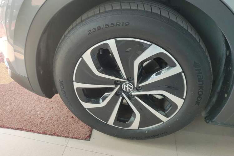 Used Volkswagen ID.4 X 2023 Pure Smart Edition Left Front Wheel Hub