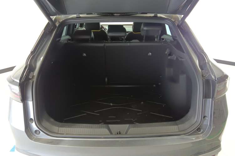 Used Volkswagen ID.4 X 2023 Ultra-Intelligent Long-Range Version Trunk