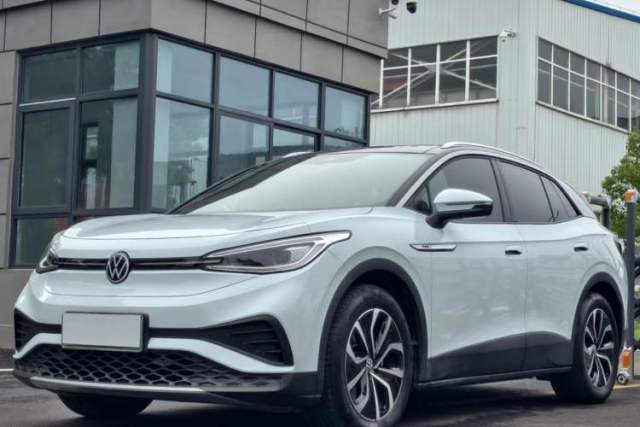 Ojetý Volkswagen ID.4 X 2023 Pure Smart Edition