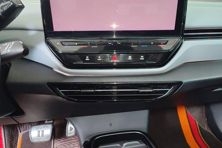 Used Volkswagen ID.4 X 2023 Pure Smart Edition Audio And AC Panel