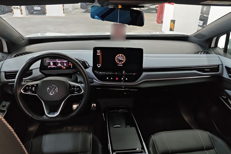 Used Volkswagen ID.4 X 2023 Pure Long-Range Version Center Console