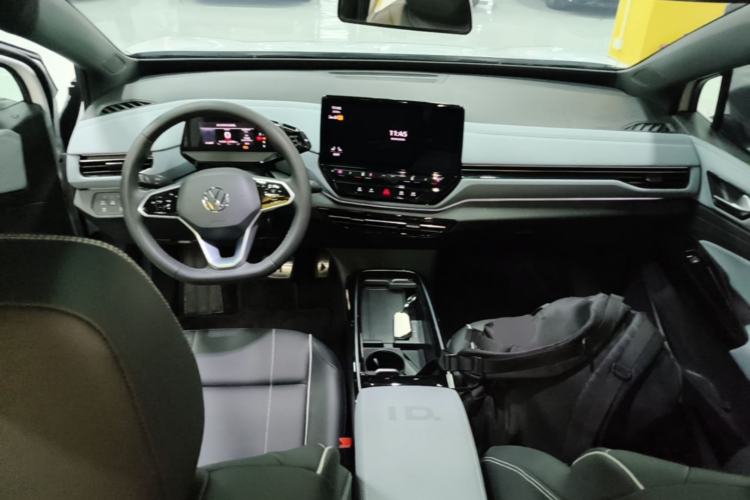 Used Volkswagen ID.4 X 2023 Pure Long-Range Version Center Console