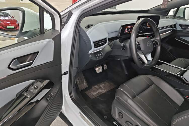 Used Volkswagen ID.4 X 2023 Pure Long-Range Version Driver Seat