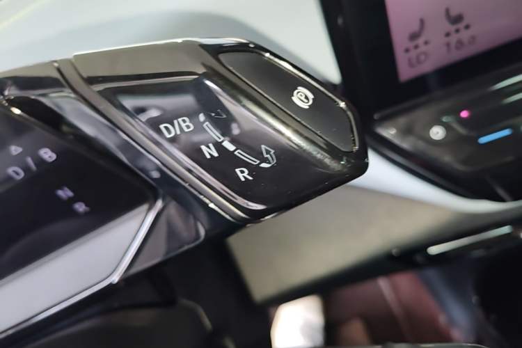 Used Volkswagen ID.4 X 2023 Pure Smart Edition Gear Lever