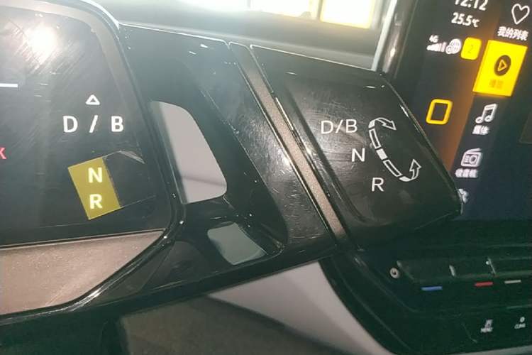 Used Volkswagen ID.4 X 2023 Pure Smart Edition Gear Lever