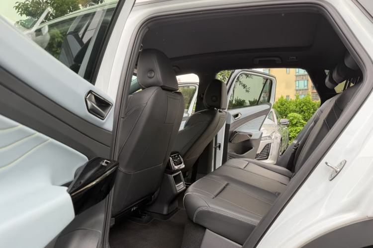 Used Volkswagen ID.4 X 2023 Pure Smart Edition Interior 2