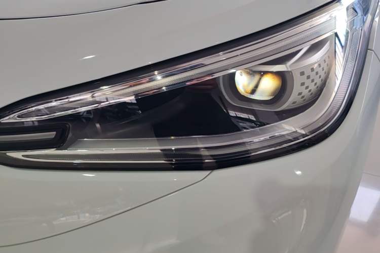 Used Volkswagen ID.4 X 2023 Pure Smart Edition Left Front Headlight