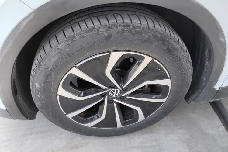 Used Volkswagen ID.4 X 2023 Pure Smart Edition Left Front Wheel Hub
