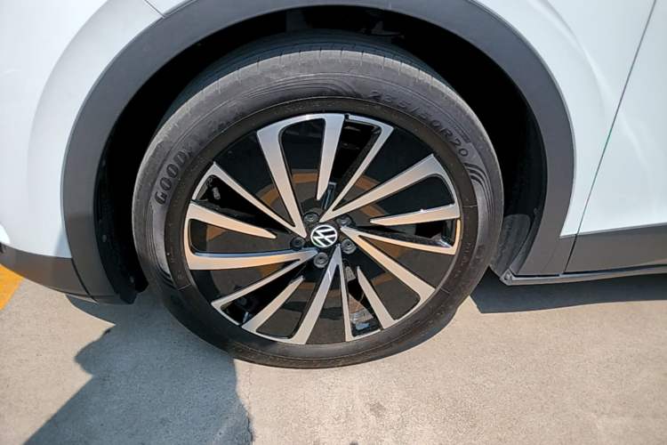 Used Volkswagen ID.4 X 2023 Pure Long-Range Version Left Front Wheel Hub