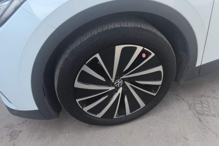 Used Volkswagen ID.4 X 2023 Pure Long-Range Version Left Front Wheel Hub