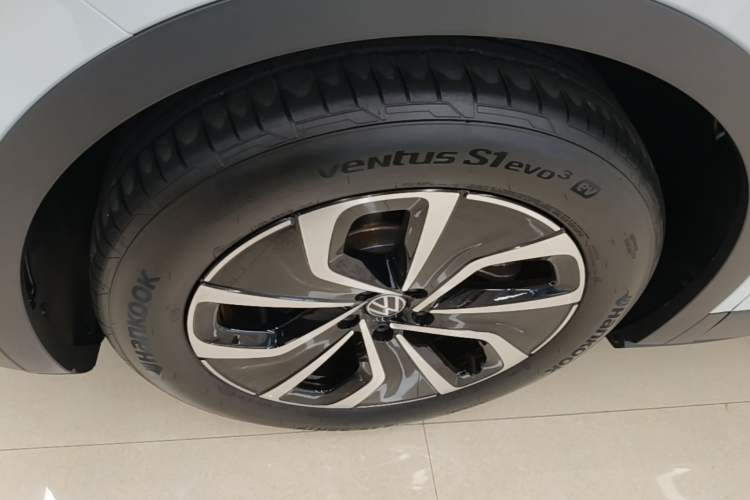 Used Volkswagen ID.4 X 2023 Pure Smart Edition Left Front Wheel Hub
